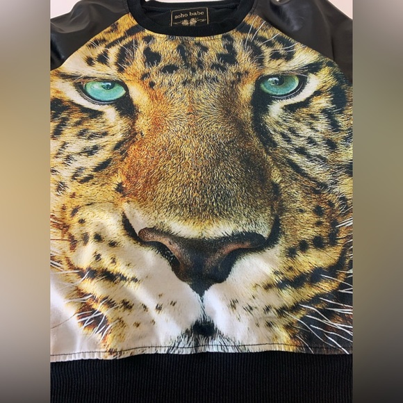 Soho Babe Leopard Face Crew Neck Sweatshirt with Faux Leather Sleeves Large - Picture 7 of 10